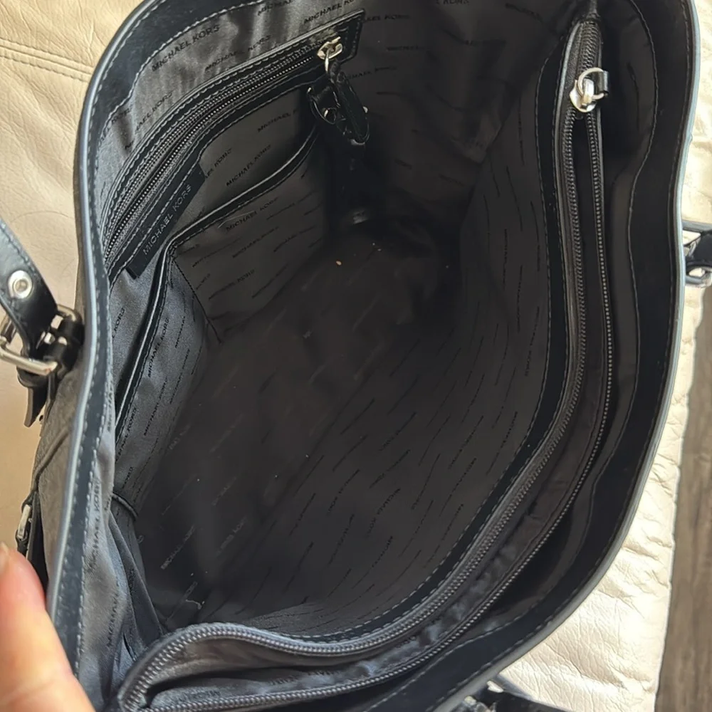 Michael Kors Voyager Signature Tote Bag - Picture 3 of 8